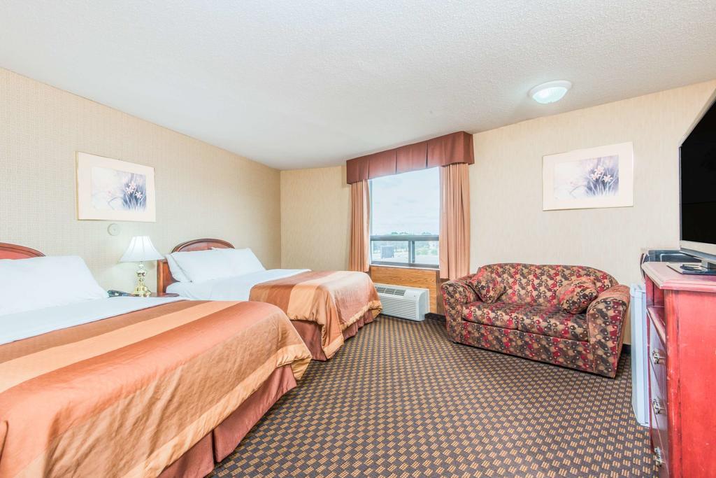 Howard Johnson By Wyndham Kitchener Conestoga Exterior foto