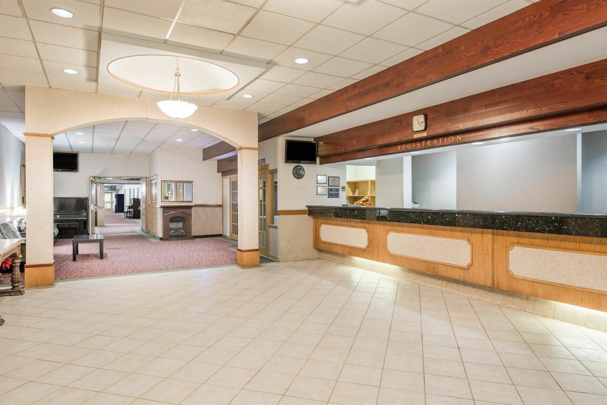 Howard Johnson By Wyndham Kitchener Conestoga Exterior foto